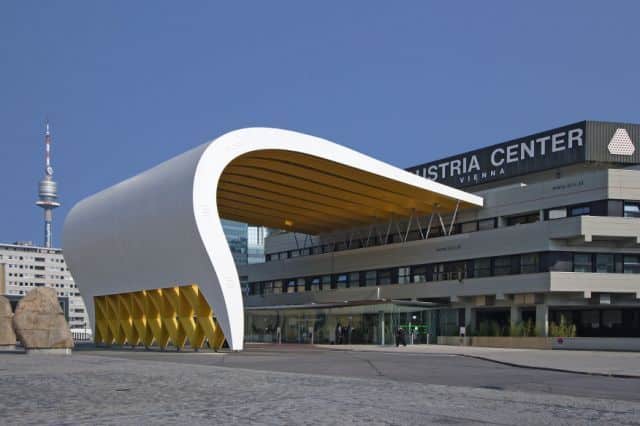 Austria Center Vienna, fiber-reinforced overhang